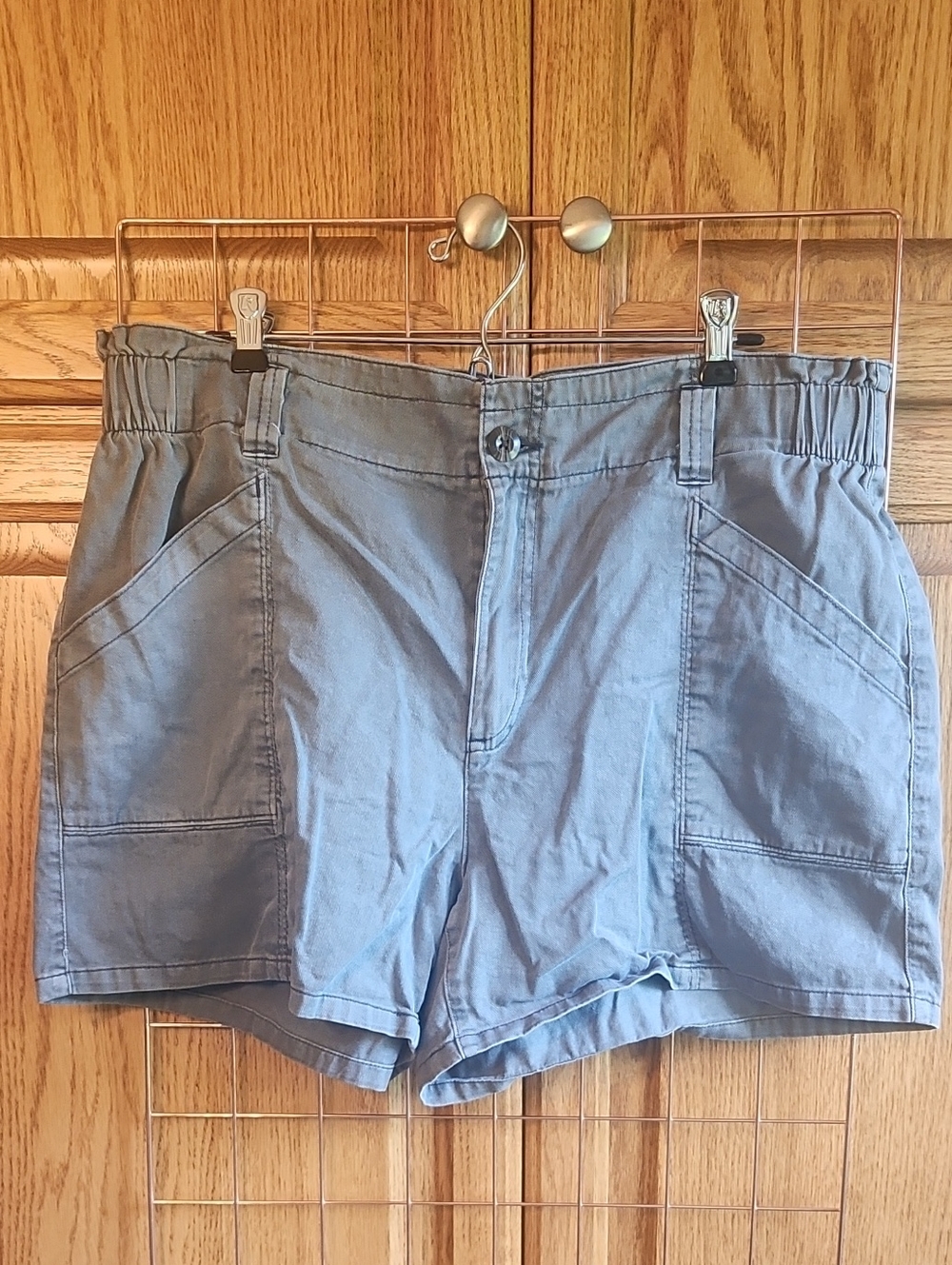 Old Navy High-Rise Paper Bag Shorts in Gray, Size L